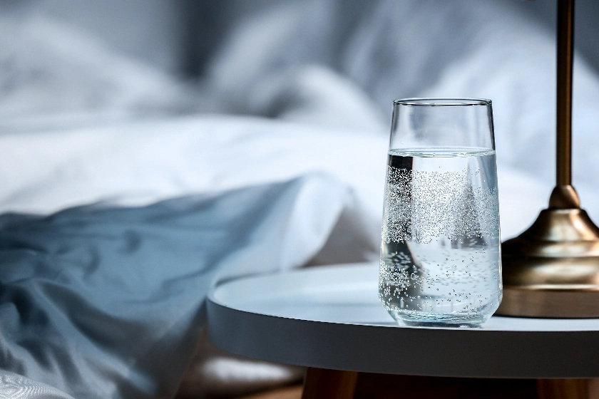 why-does-water-taste-bad-in-the-morning-after-sitting-out-totally-drinks